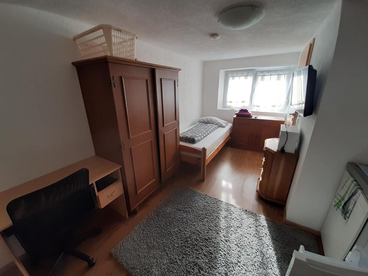 Biberach-Riss-Zimmer-Frei, Einzel-Zimmer Bad Kueche Birkenhard Exterior foto