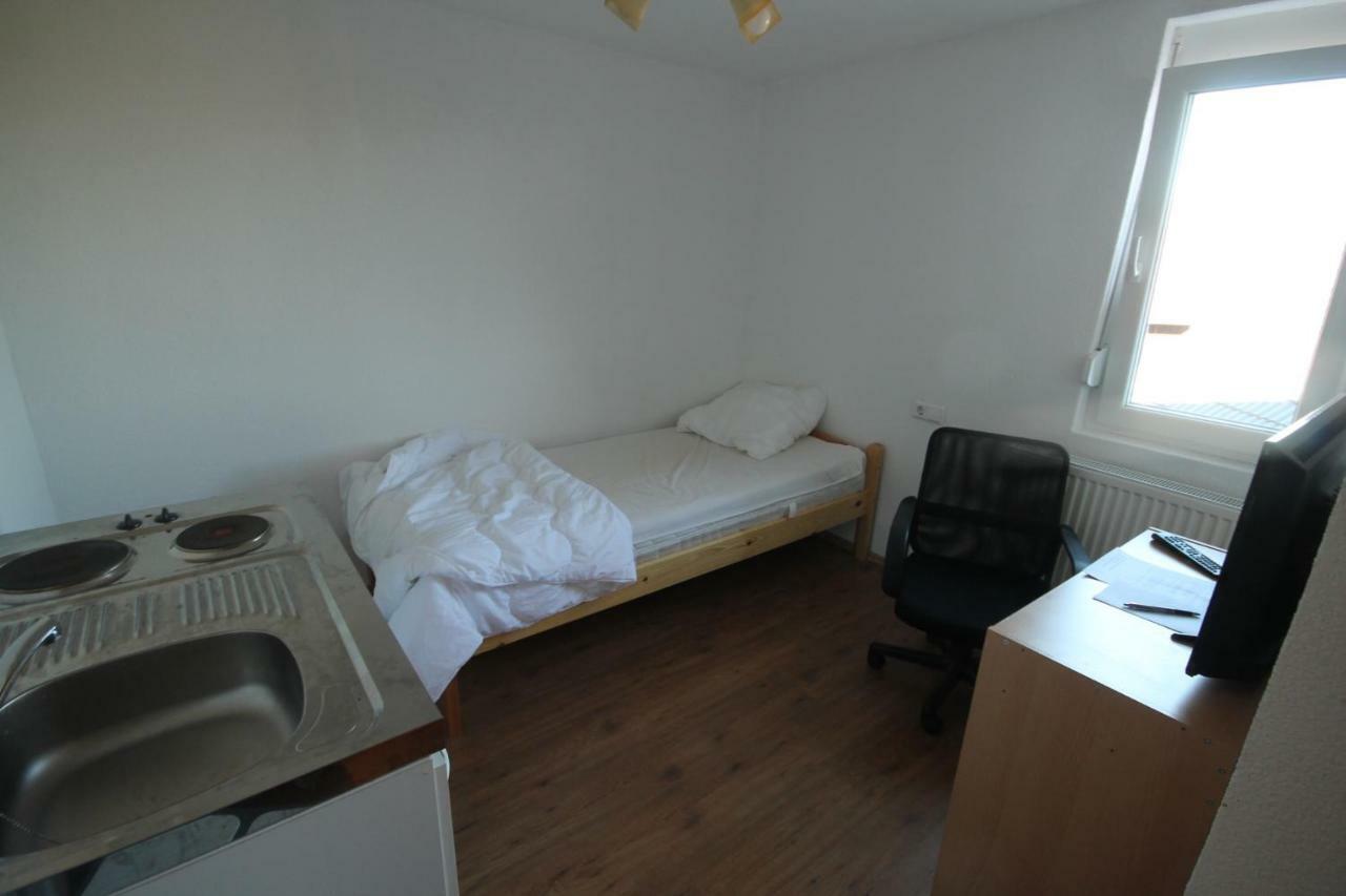 Biberach-Riss-Zimmer-Frei, Einzel-Zimmer Bad Kueche Birkenhard Exterior foto
