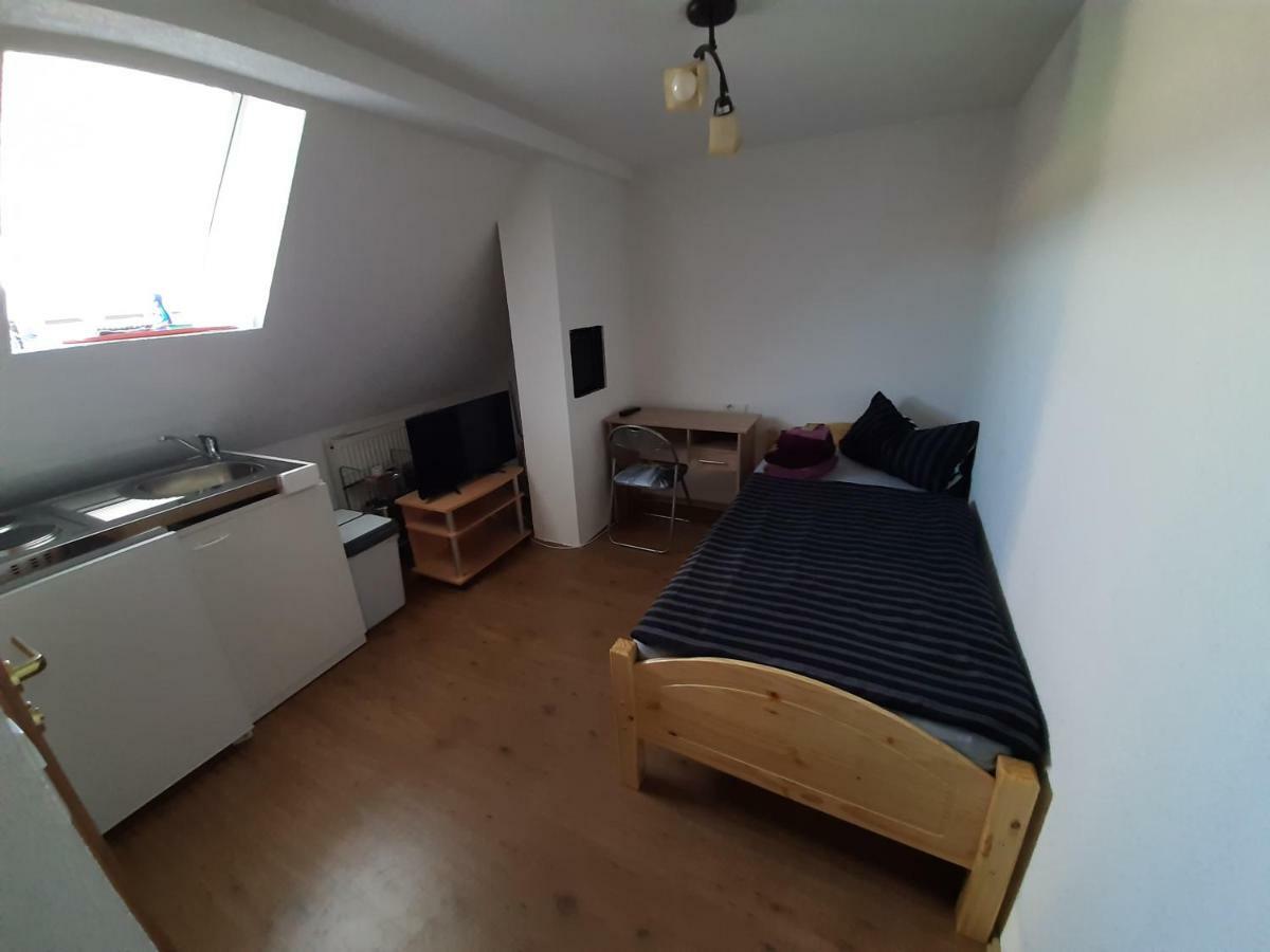 Biberach-Riss-Zimmer-Frei, Einzel-Zimmer Bad Kueche Birkenhard Exterior foto